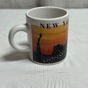 VTG Small New York Skyline Ceramic Coffee Espresso mug‎ W/Twin Towers